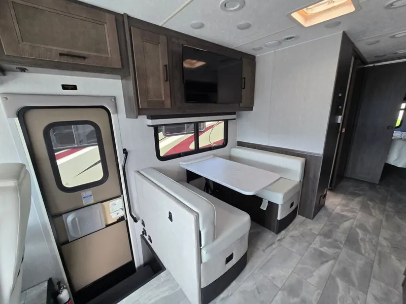 2023 Coachmen Mirada, photo 13 of 24