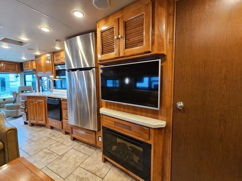 2015 Tiffin Motorhomes Allegro, photo 20 of 24