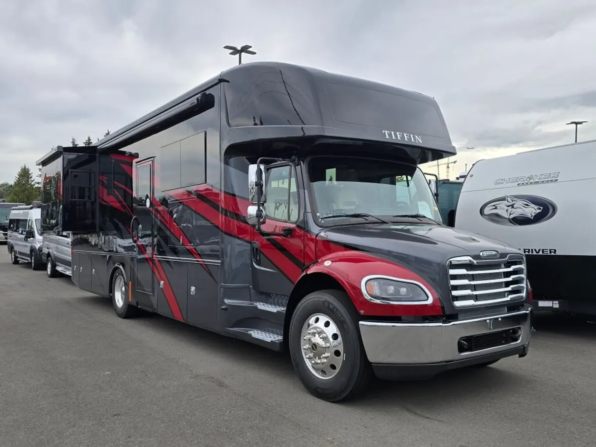 2027 Tiffin Motorhomes Allegro Bay, photo 1 of 24