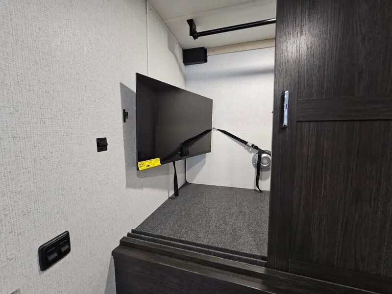 2027 Winnebago Sunflyer, photo 19 of 24