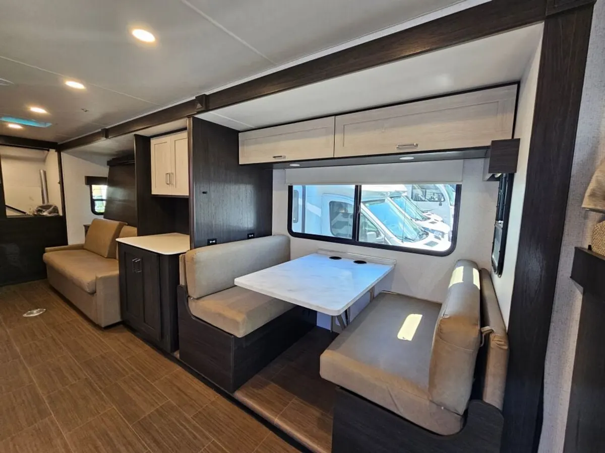 2027 Winnebago Sunflyer, photo 10 of 24