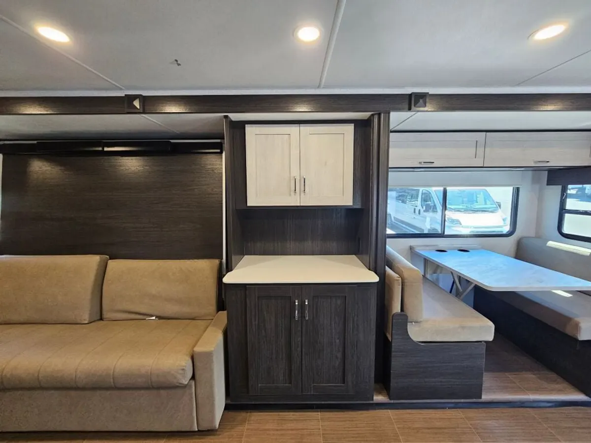 2027 Winnebago Sunflyer, photo 12 of 24