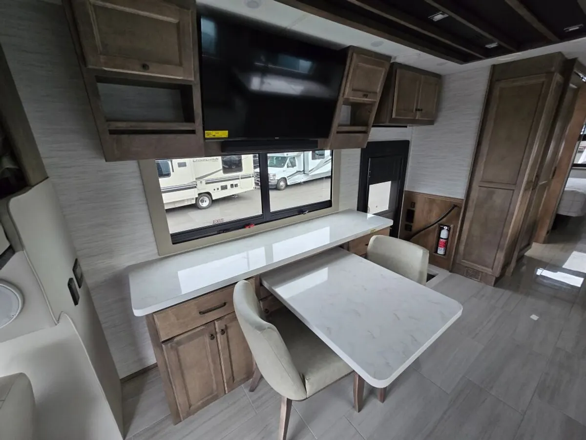 2027 Tiffin Motorhomes Allegro Bay, photo 13 of 24