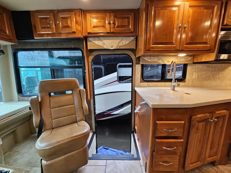 2015 Tiffin Motorhomes Allegro, photo 10 of 24