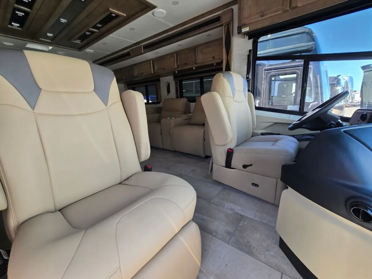 2026 Tiffin Motorhomes Allegro Red, photo 5 of 24