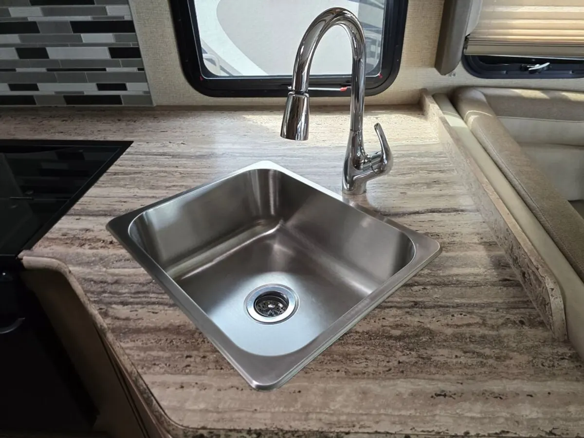 2019 Thor Motor Coach Ace, photo 21 of 24