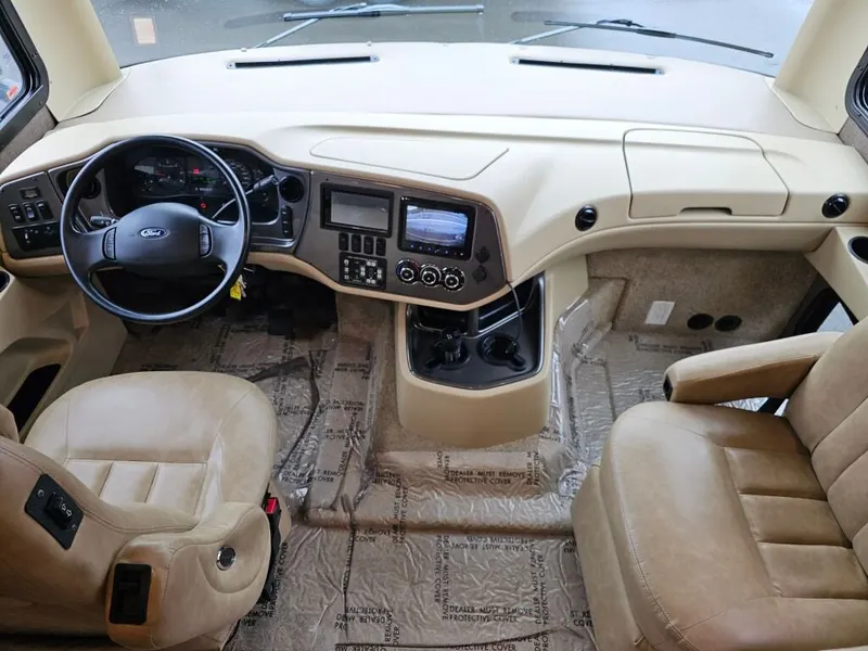 2017 Tiffin Motorhomes Allegro, photo 13 of 24
