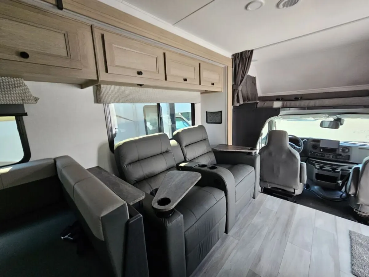 2027 Forest River Sunseeker, photo 17 of 24