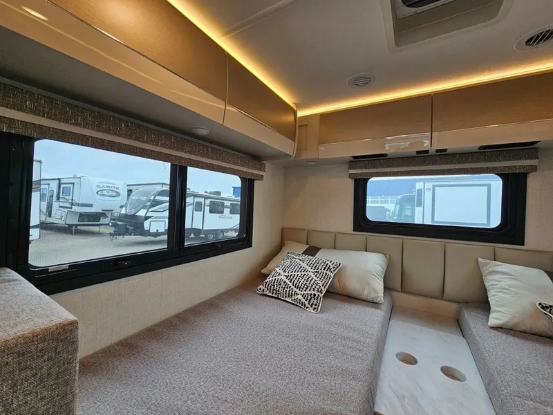2027 Thor Motor Coach Vegas, photo 23 of 24