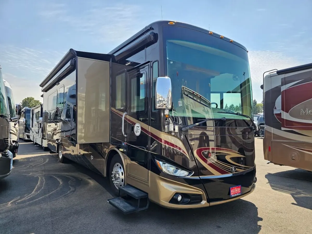 2016 Tiffin Motorhomes Phaeton, photo 1 of 24