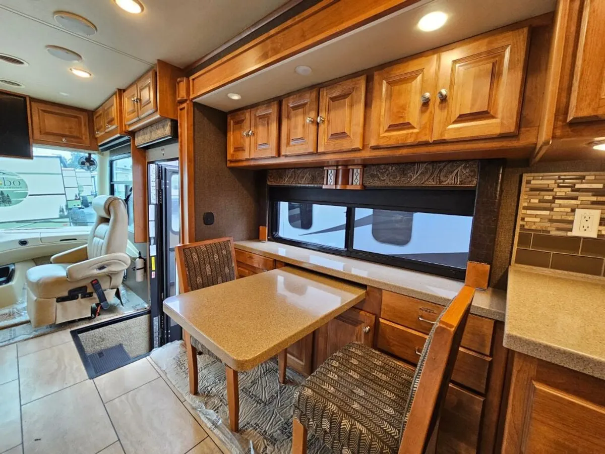 2017 Tiffin Motorhomes Allegro, photo 19 of 24