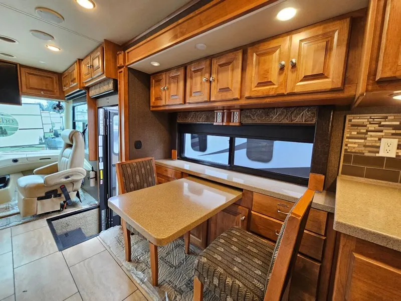 2017 Tiffin Motorhomes Allegro, photo 19 of 24