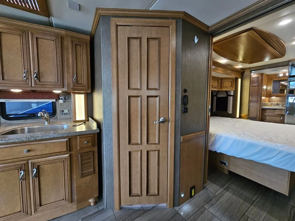 2015 Newmar Ventana, photo 15 of 24