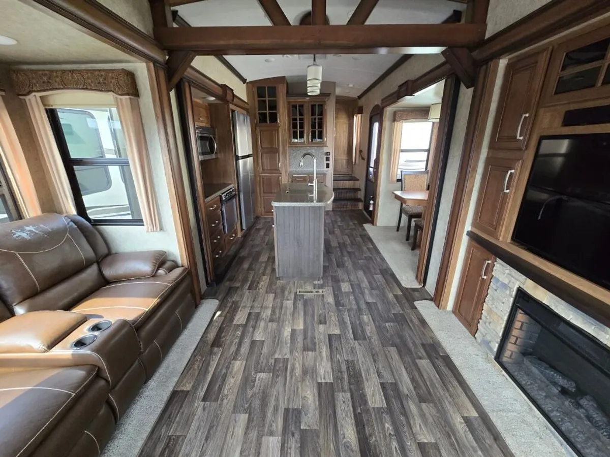 2017 Keystone Montana, photo 15 of 24
