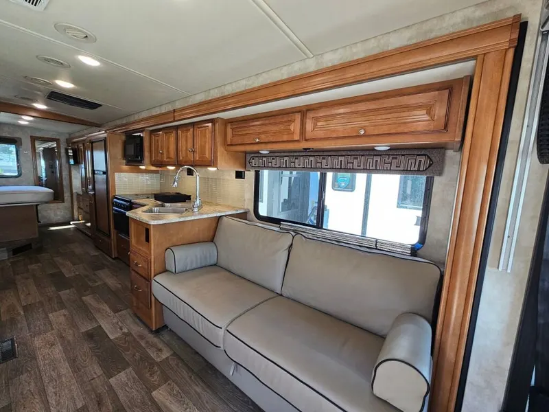 2020 Winnebago Vista, photo 12 of 24