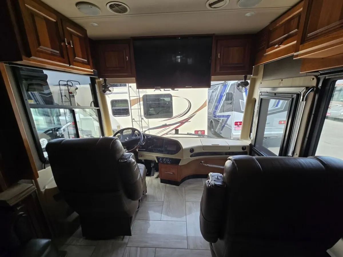 2017 Tiffin Motorhomes Allegro Bus, photo 10 of 24