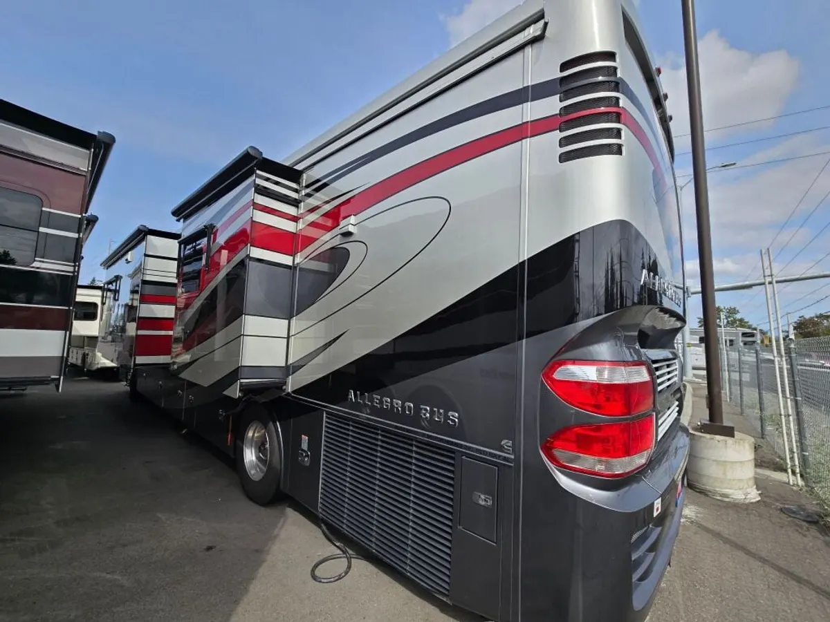 2017 Tiffin Motorhomes Allegro Bus, photo 3 of 24
