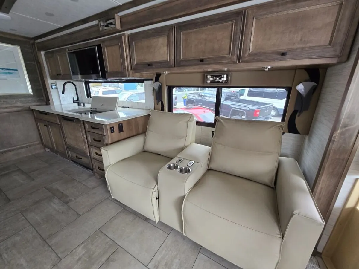 2026 Tiffin Motorhomes Phaeton, photo 7 of 20