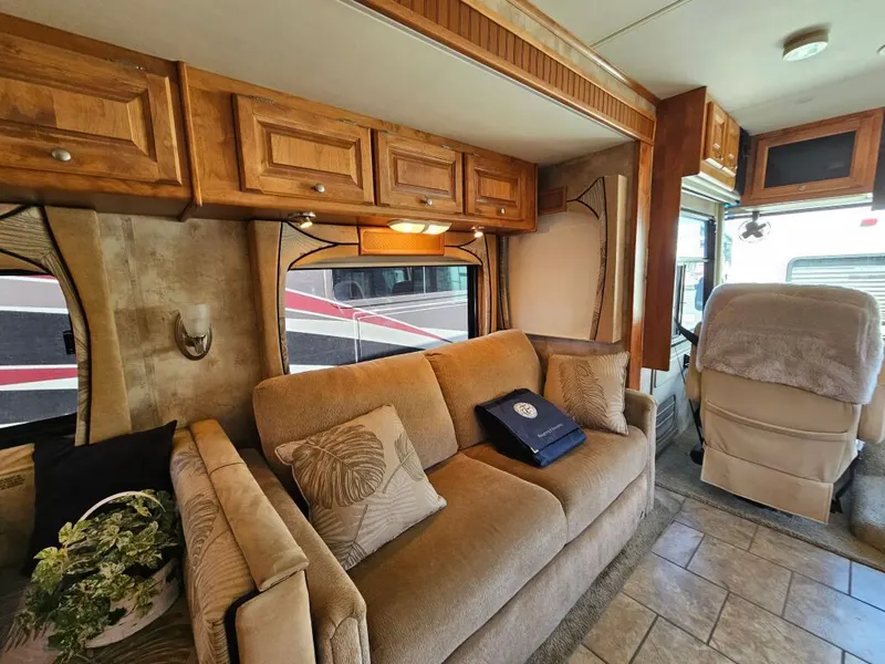 2011 Tiffin Motorhomes Allegro, photo 16 of 24