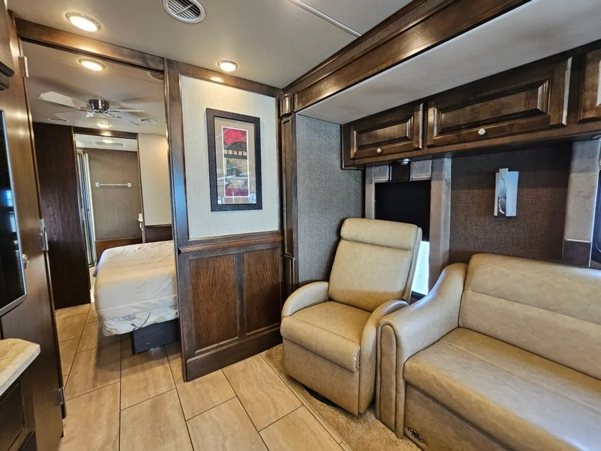 2016 Tiffin Motorhomes Allegro, photo 15 of 24
