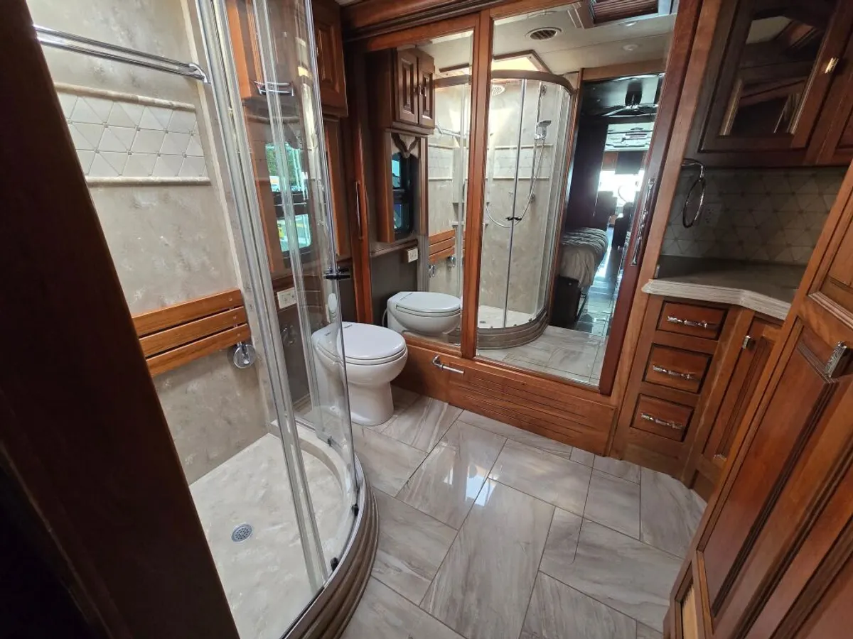 2017 Tiffin Motorhomes Allegro Bus, photo 19 of 24
