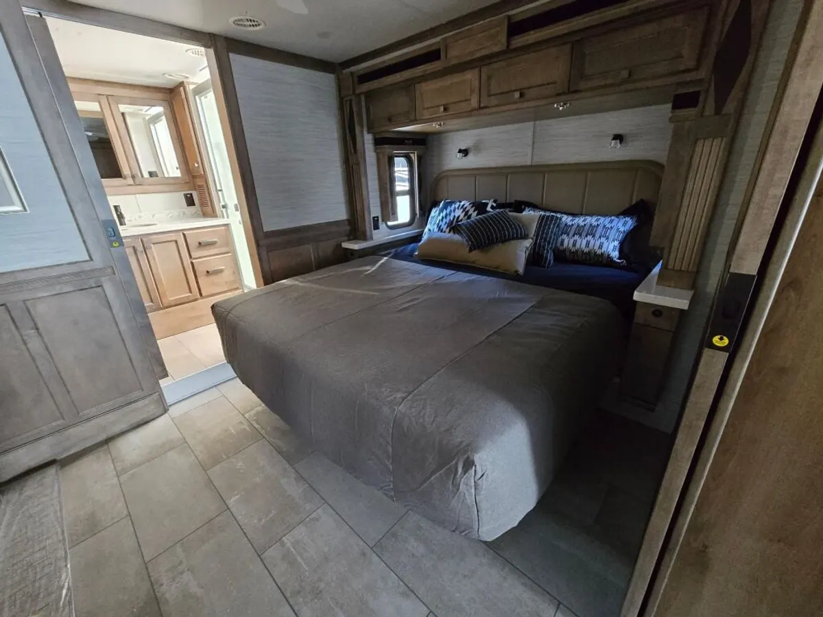 2026 Tiffin Motorhomes Allegro Red, photo 19 of 24