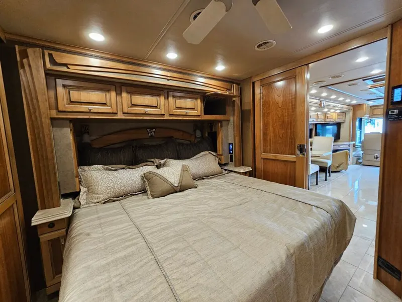 2017 Tiffin Motorhomes Phaeton, photo 24 of 24