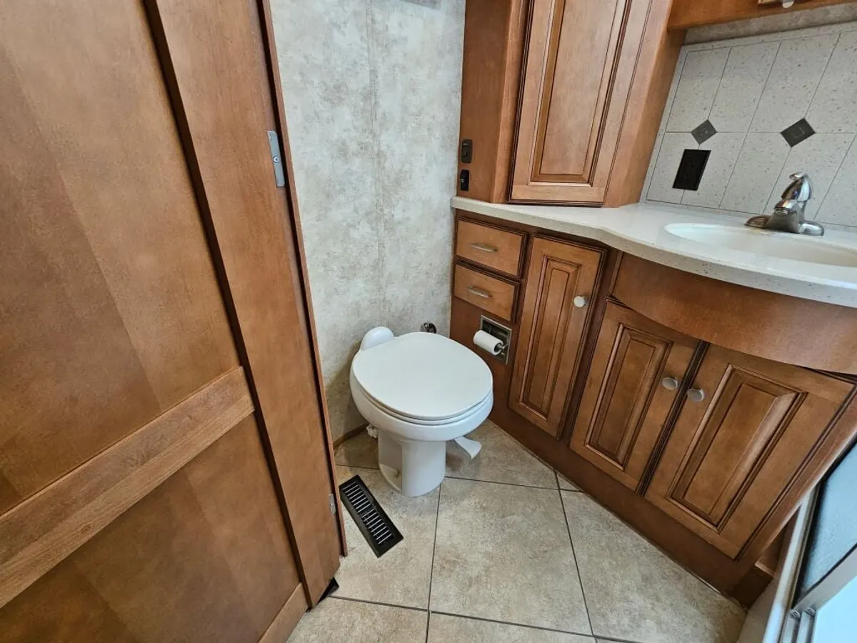 2012 Itasca Meridian, photo 21 of 24