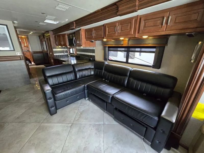 2014 Fleetwood Discovery, photo 11 of 24