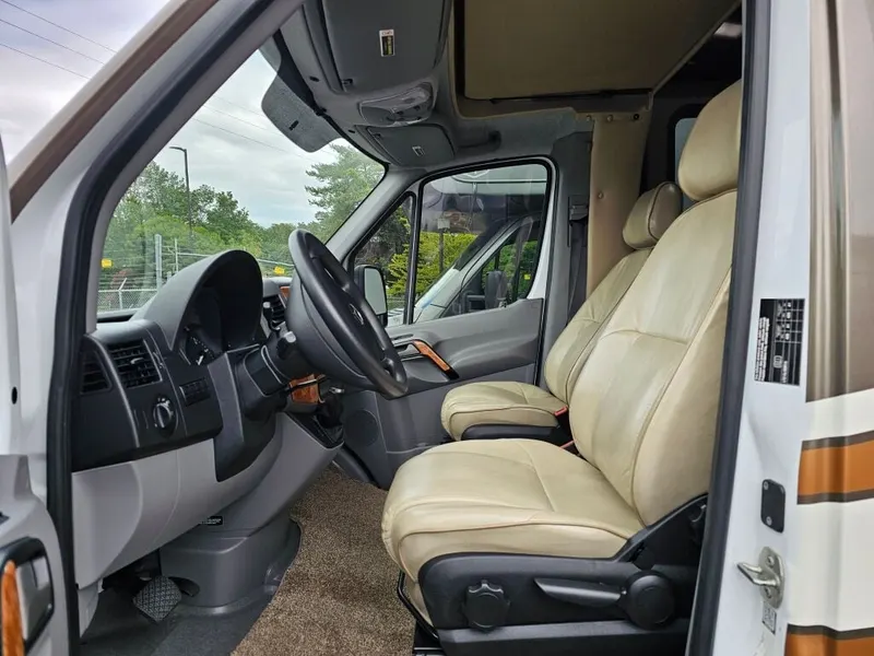 2016 Thor Motor Coach Synergy, photo 6 of 24