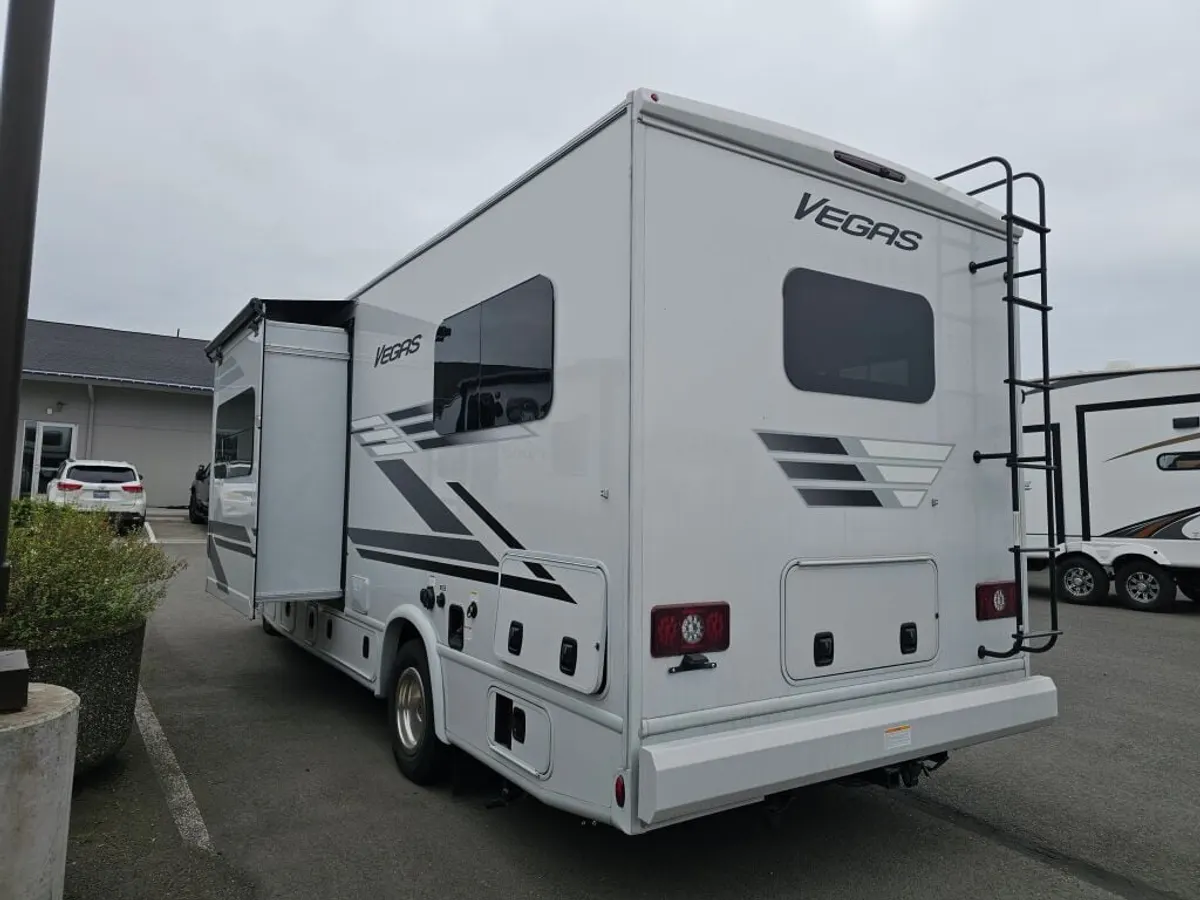 2027 Thor Motor Coach Vegas, photo 5 of 24
