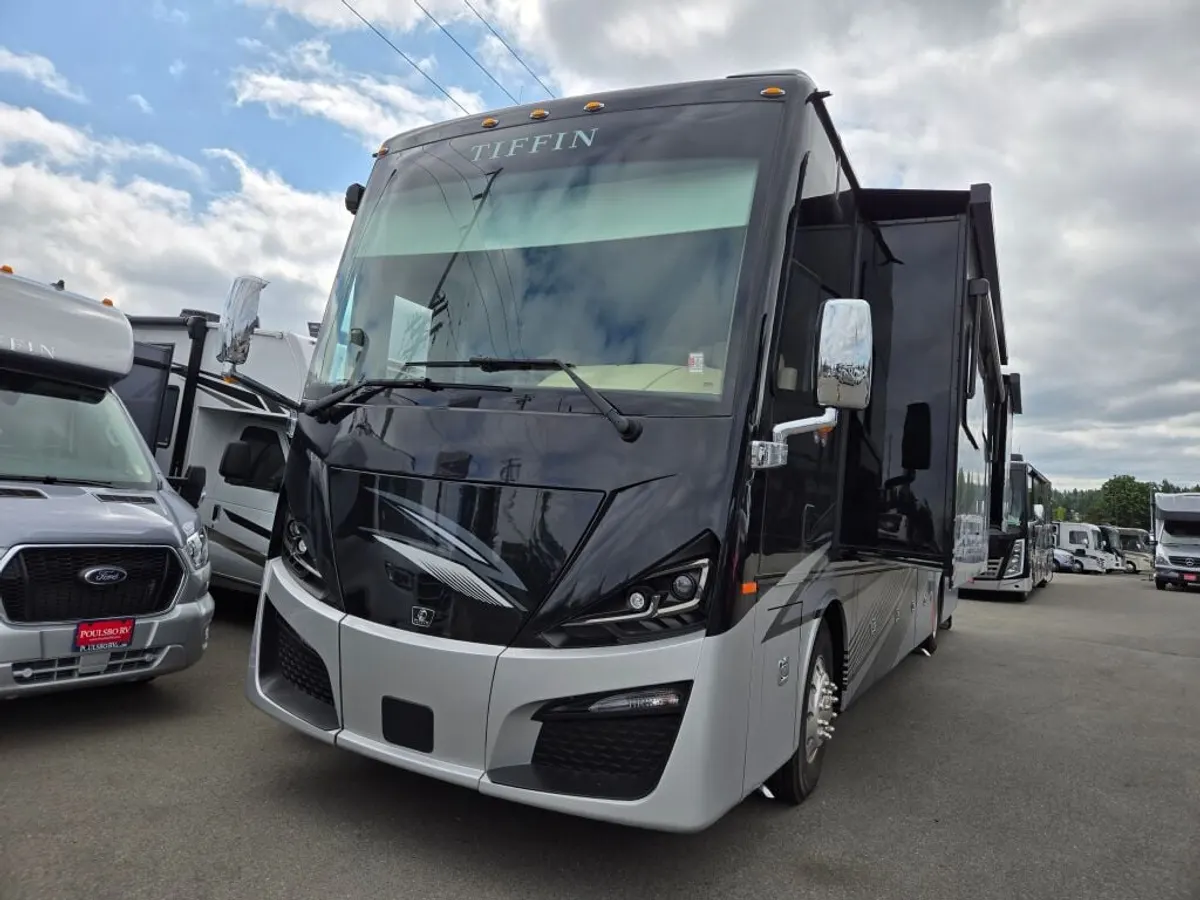 2026 Tiffin Motorhomes Phaeton, photo 1 of 20