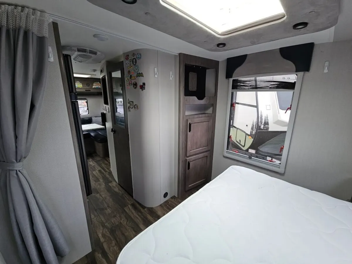 2021 Lance Lance Travel Trailers, photo 13 of 24