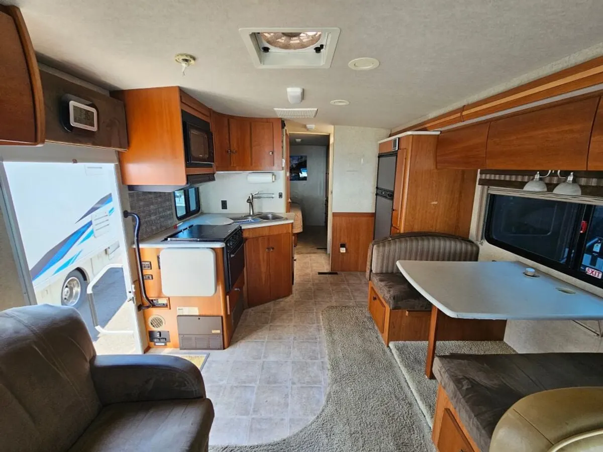 2008 Winnebago Sightseer, photo 10 of 24