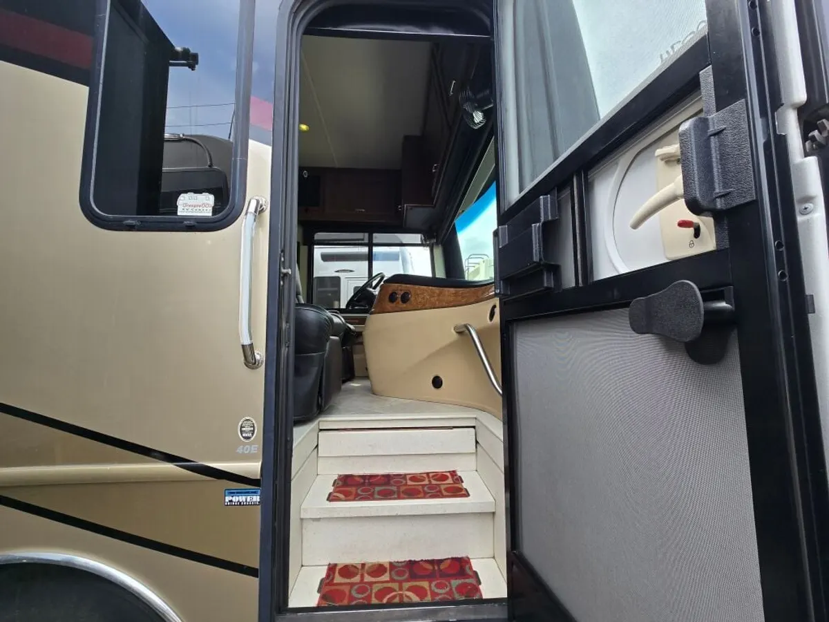2014 Fleetwood Discovery, photo 6 of 24