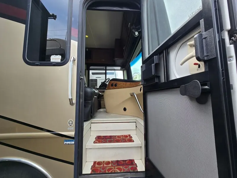 2014 Fleetwood Discovery, photo 6 of 24