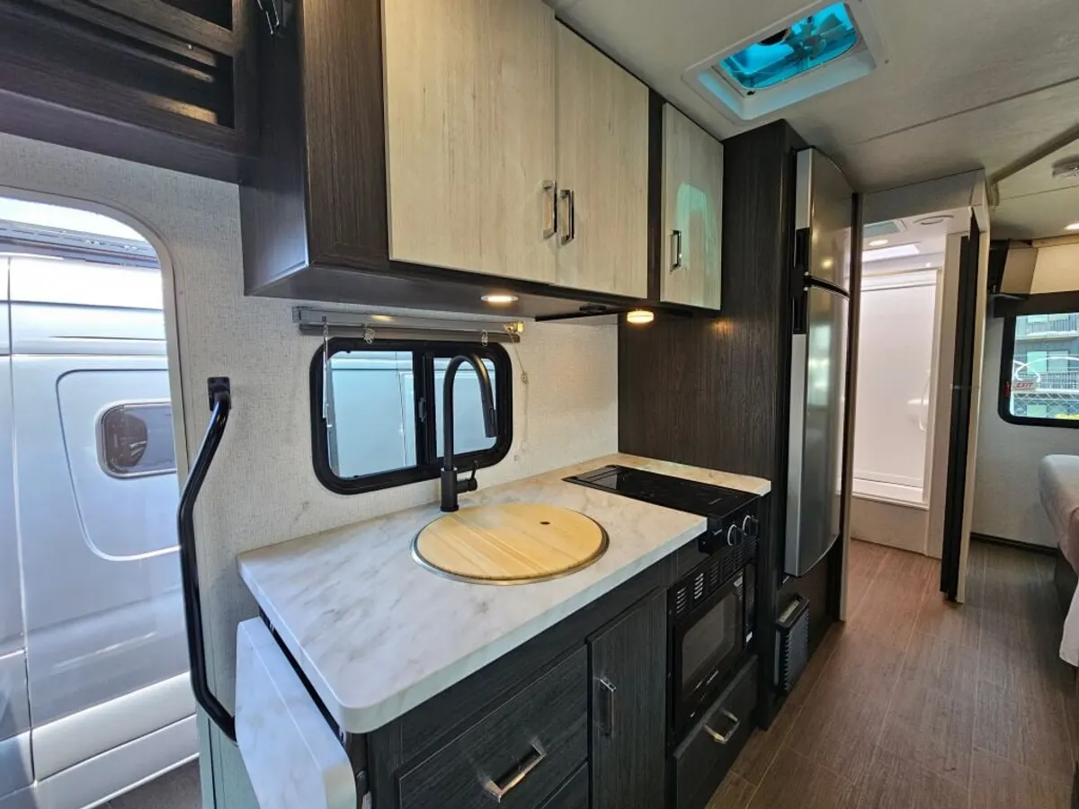 2027 Winnebago Sunflyer, photo 12 of 24