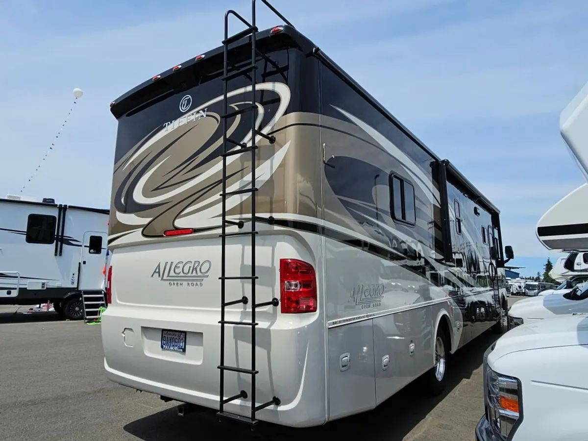 2016 Tiffin Motorhomes Allegro, photo 7 of 24