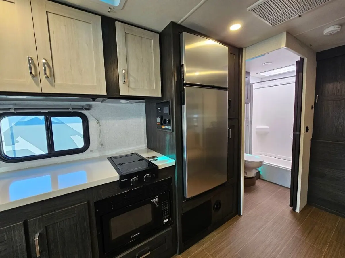 2027 Winnebago Sunflyer, photo 13 of 24