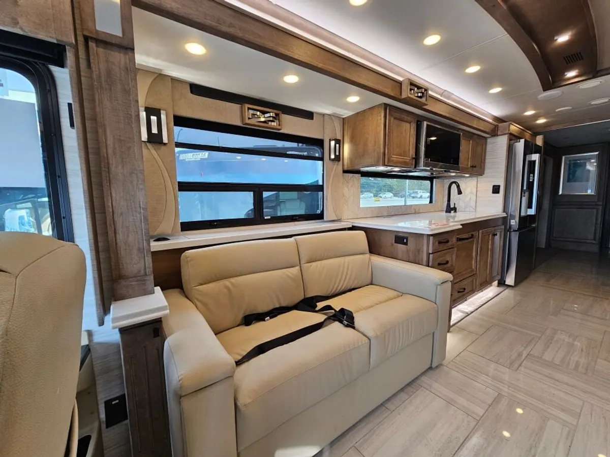 2026 Tiffin Motorhomes Phaeton, photo 11 of 24