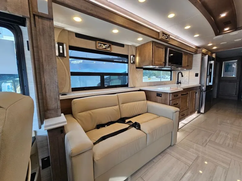 2026 Tiffin Motorhomes Phaeton, photo 11 of 24