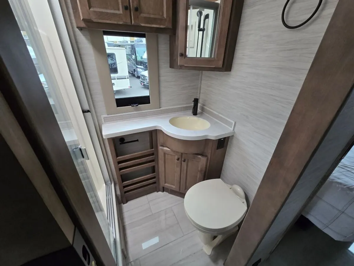 2027 Tiffin Motorhomes Allegro Bay, photo 19 of 24