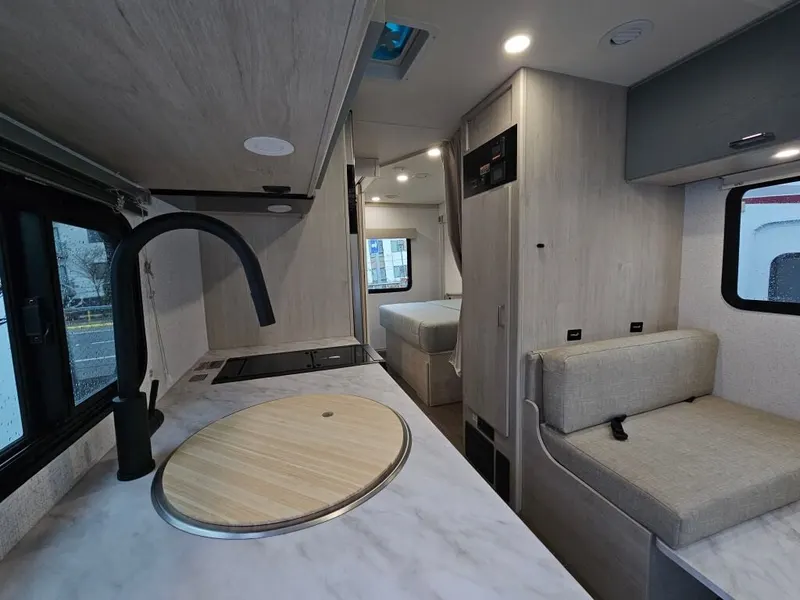 2027 Winnebago Sunflyer, photo 18 of 24