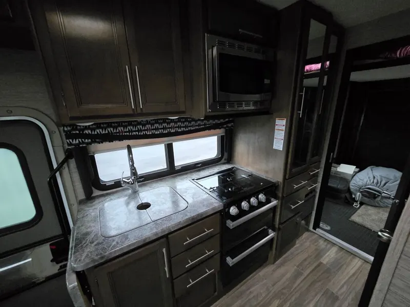 2022 Thor Motor Coach Outlaw, photo 17 of 24