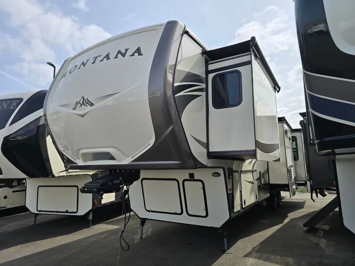 2017 Keystone Montana, photo 3 of 24