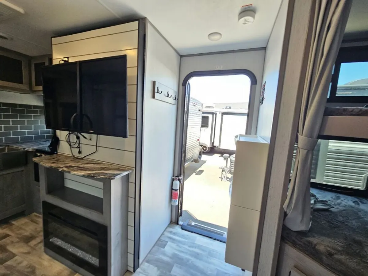 2022 Dutchmen Kodiak Ultra-Lite, photo 9 of 24