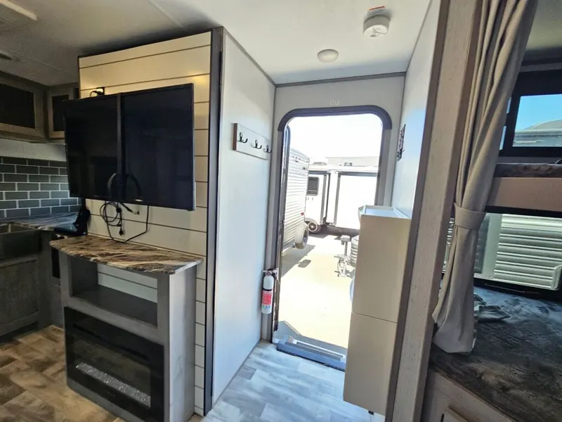 2022 Dutchmen Kodiak Ultra-Lite, photo 9 of 24