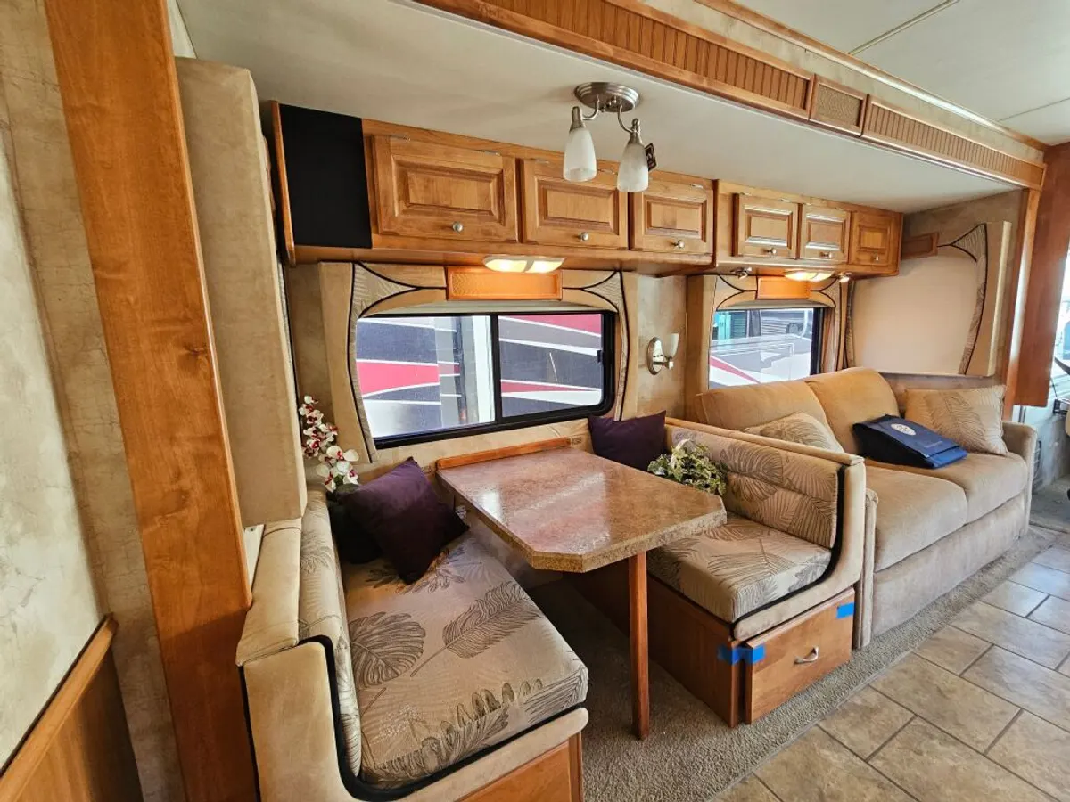 2011 Tiffin Motorhomes Allegro, photo 14 of 24