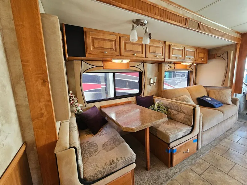 2011 Tiffin Motorhomes Allegro, photo 14 of 24