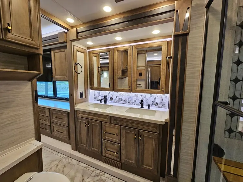 2026 Tiffin Motorhomes Allegro Bus, photo 23 of 24